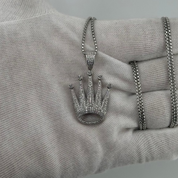925 Sterling Silver White Gold Dipped Crown Pendant CZ Iced Approx 9g
